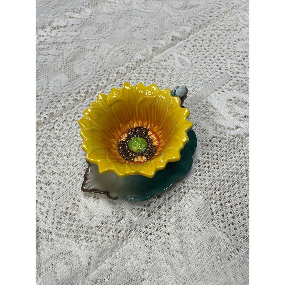 Corner Ruby Garden Collection Yellow Sunflower Shaped Cup Leaf Saucer Set